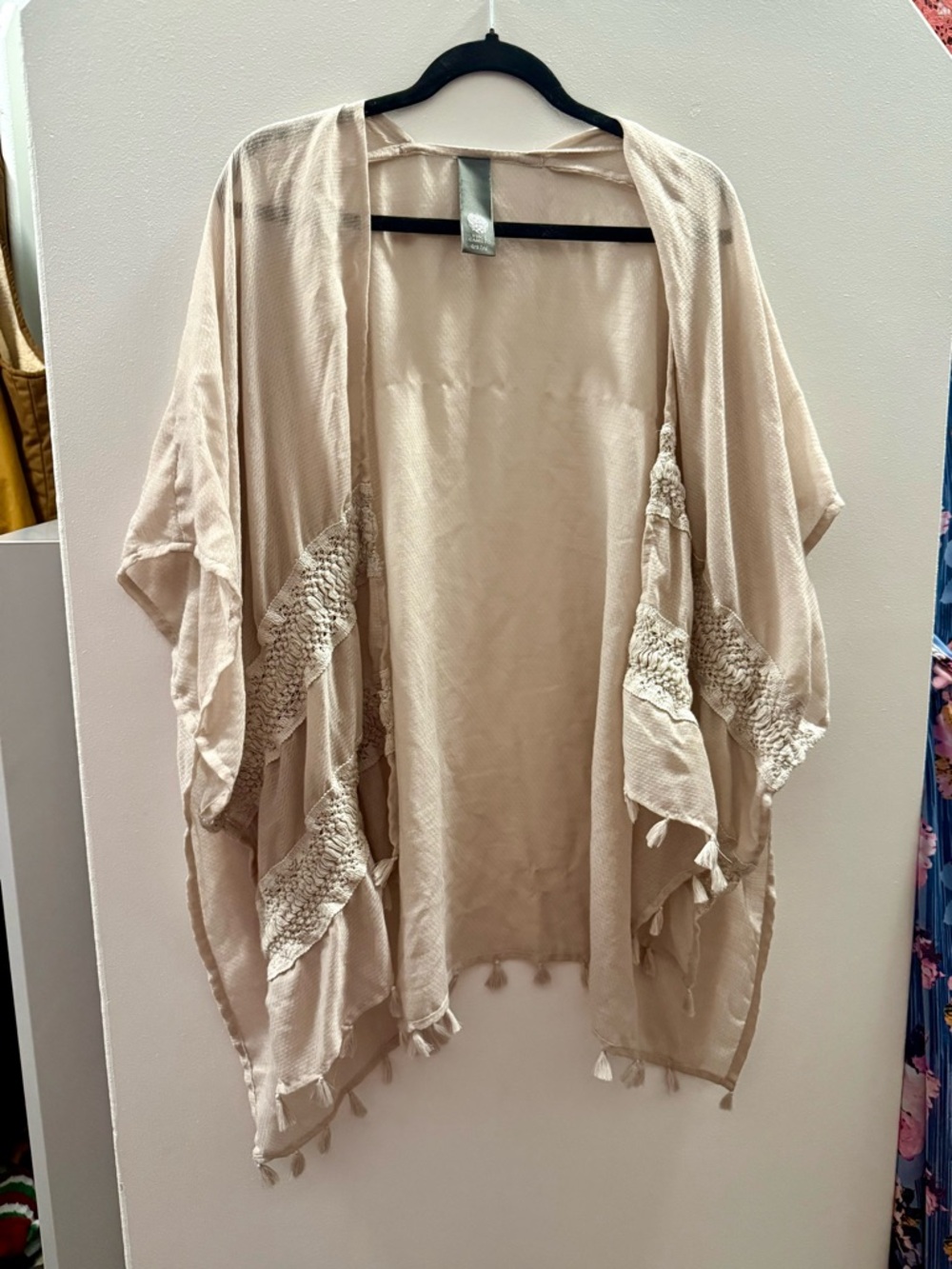 Vince Camuto beige kimono….